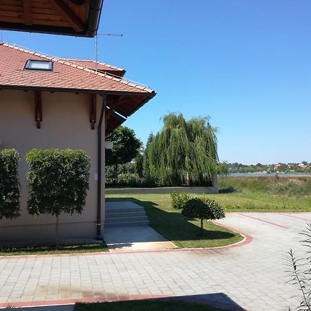 Motel Jezero Mladenovac Exteriör bild